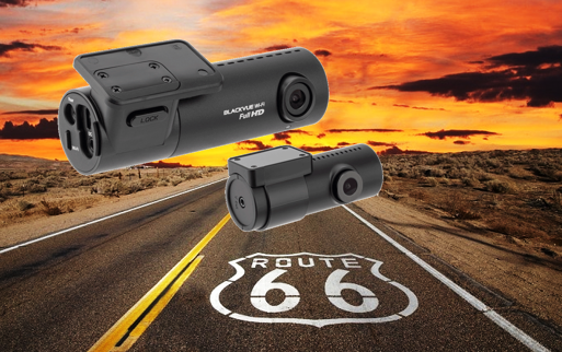 De BLACKVUE DR590X-2CH Dashcam om elk moment met de auto op te nemen.